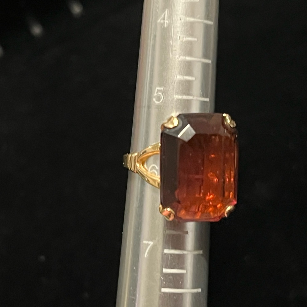 Vintage Avon gold plated Burgundy Quartz ring size 6 - Picture 6 of 6